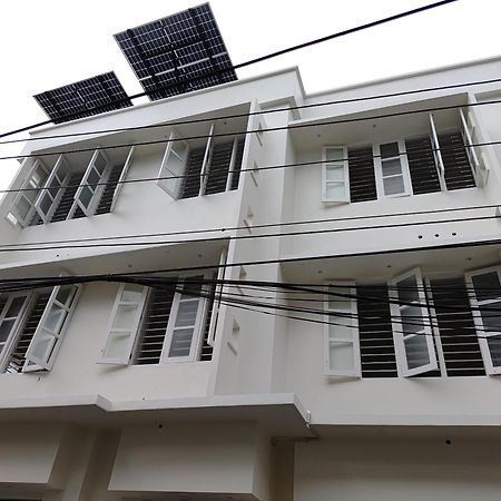 Sivasarass Rooms Thiruvananthapuram Buitenkant foto