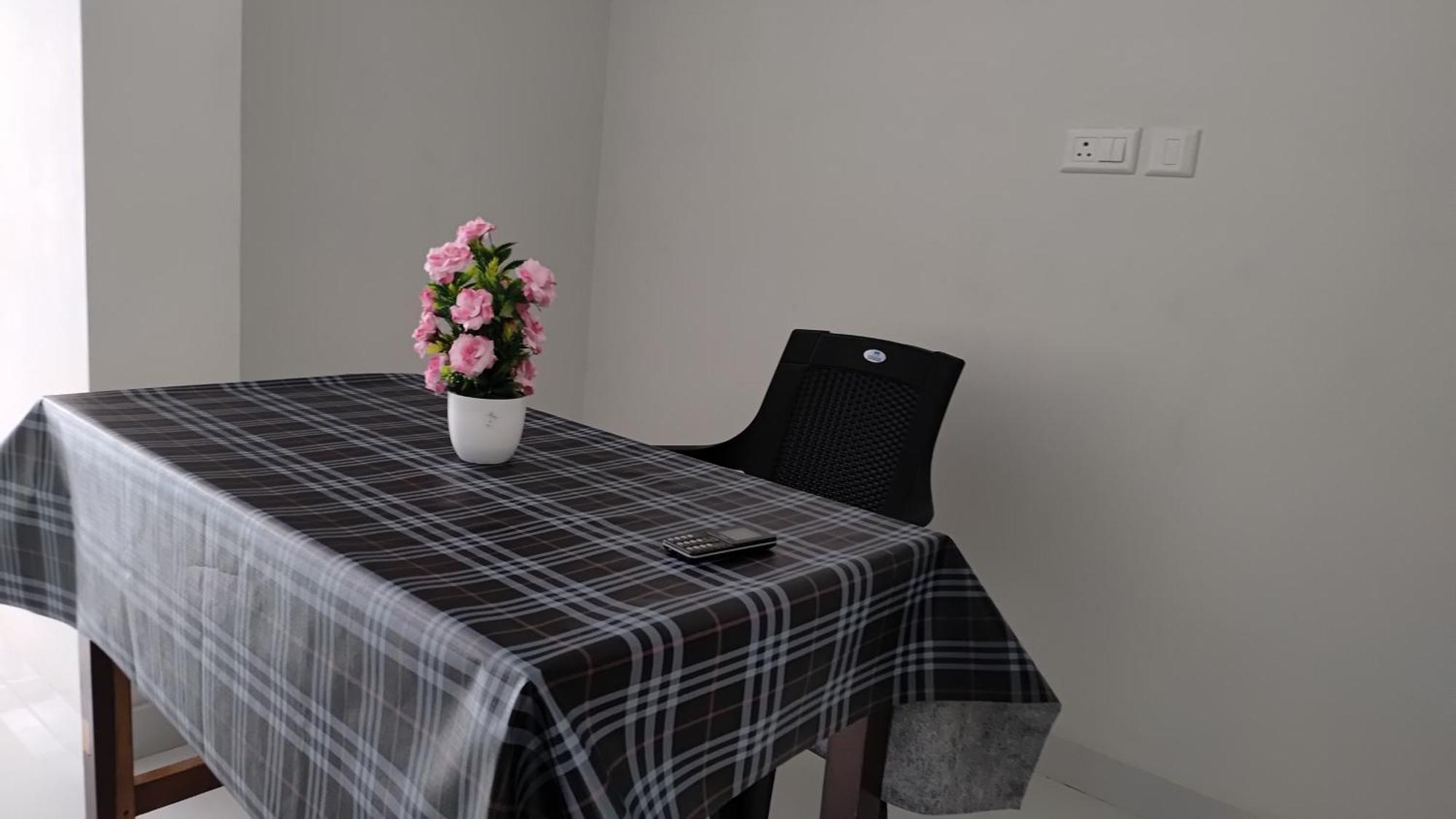 Sivasarass Rooms Thiruvananthapuram Buitenkant foto